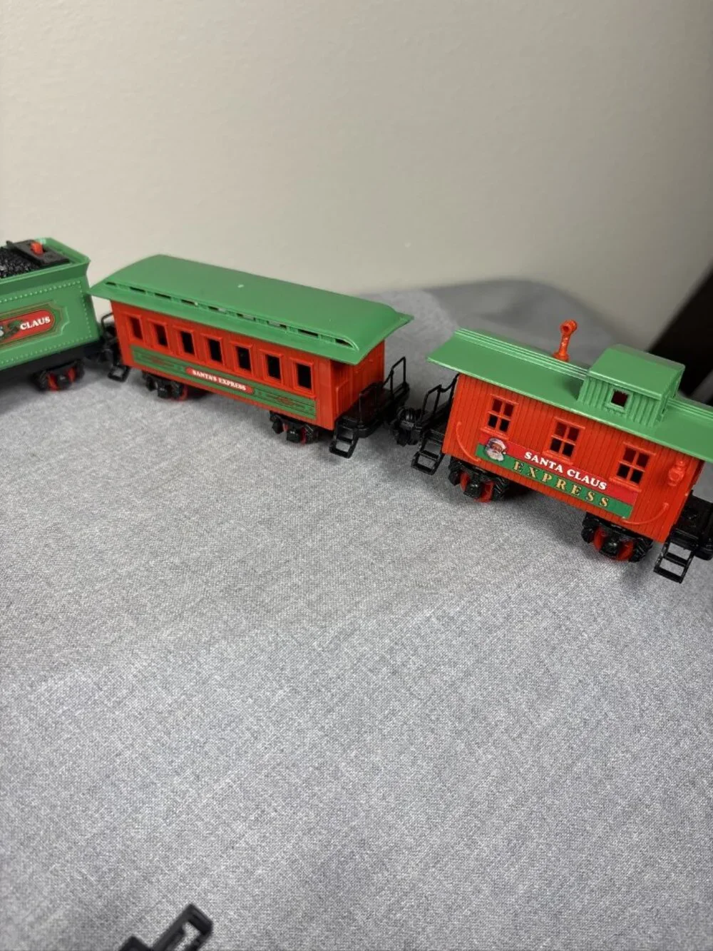 Vintage New Bright 1989 Santa's Christmas Express Holiday Train Set Loco Caboose